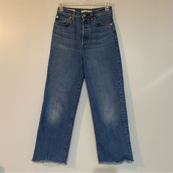 Levi's Premium Ribcage Straight Jeans in Size 25 - Picture 1 of 15